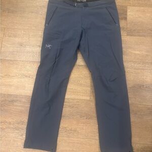 Arc'teryx Men's Dark Gray Cargo Pants